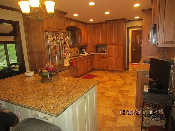 3rd image of 543 Kinney Ln