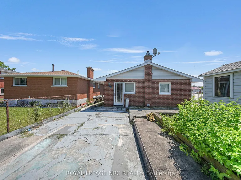 35 Eugene St — Photo 42