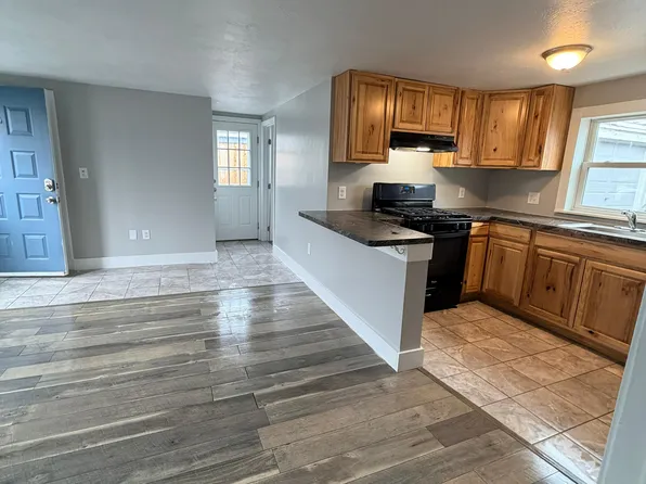 33 1/2 Manchester St Unit B, Nashua, NH 03064