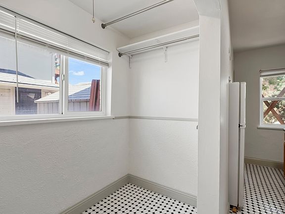 4th image of 278 S Lincoln St Unit 2