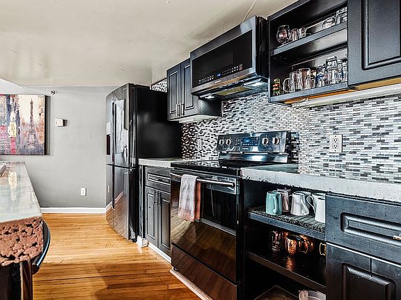 4th image of 1617 California St APT 2B