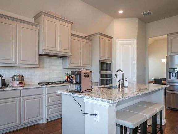 2nd image of 1708 Brookhollow Dr