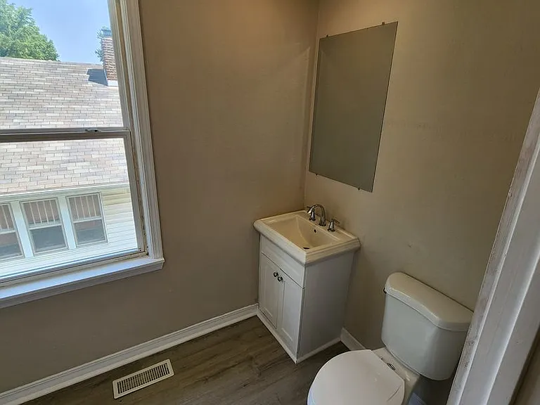 1342 N Broadway Ave #1 — Photo 29