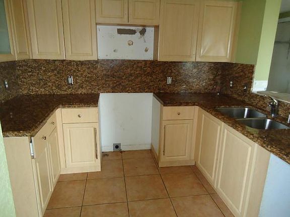 4th image of 9300 Fontainebleau Blvd #E607