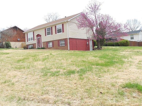 3rd image of 6233 Newport Dr