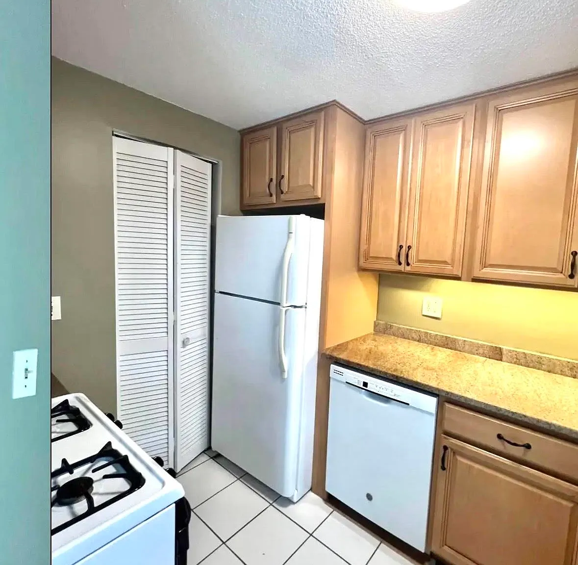 2 bed, 1.5 bath, 1001 sqft, $3,000 — Photo 4