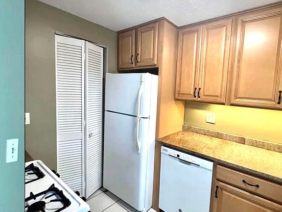 4th image of 777 Middle Rd Unit 18