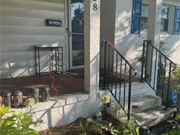 208 Narragansett Dr, Virginia Beach, VA 23462