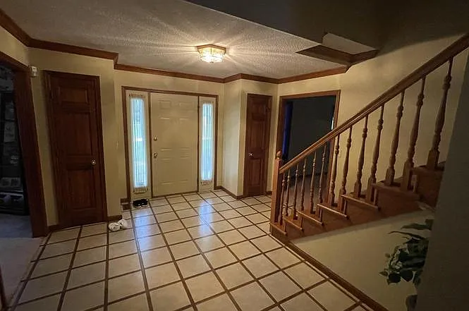 4 bed, 3.5 bath, 4243 sqft, $2,800 — Photo 2