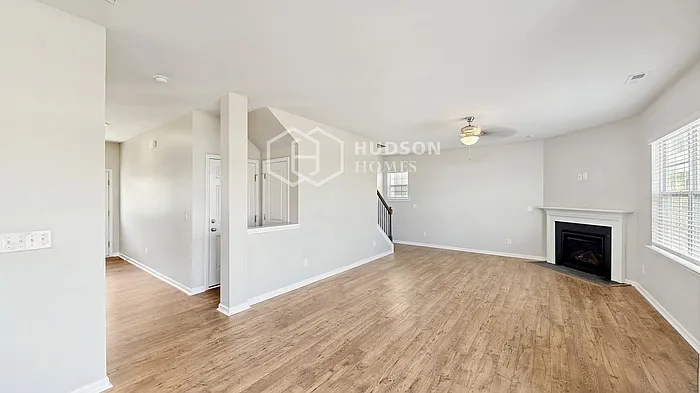 3 bed, 2.5 bath, 2185 sqft, $2,235 — Photo 3