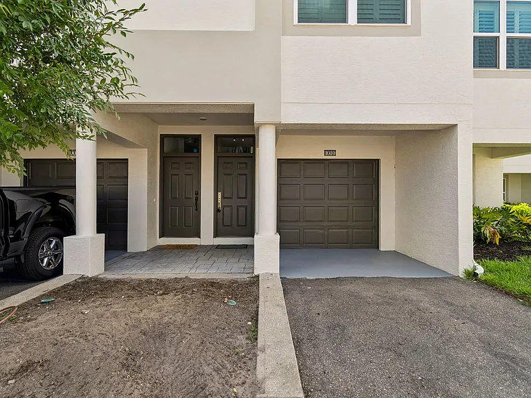 1010 Normandy Trace Rd — Photo 2