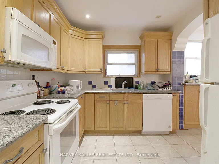 6 Poplar Plains Cres #MAIN — Photo 9