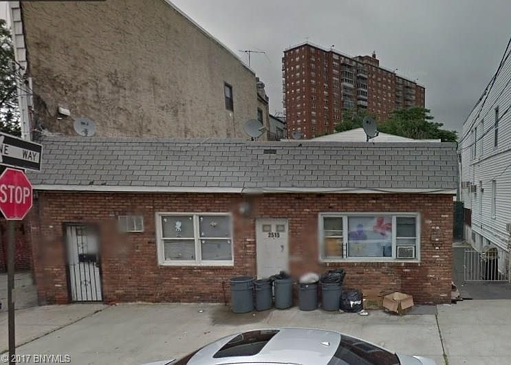 2nd image of 2513 W 17th St #2515