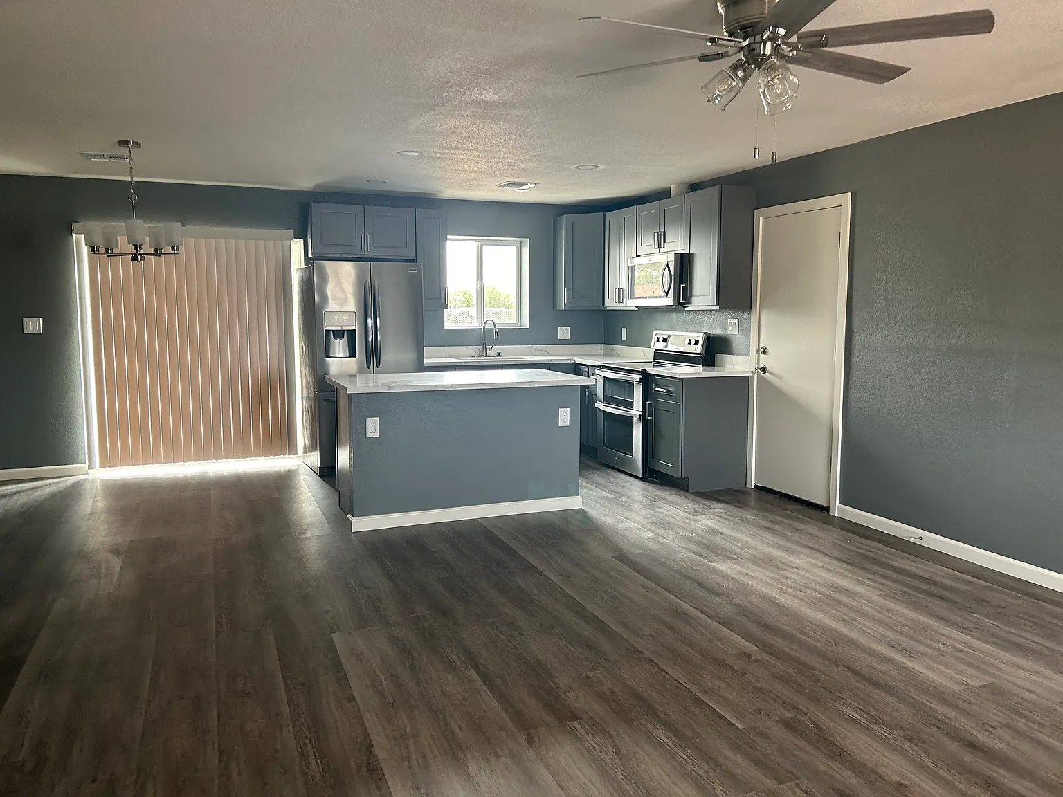 3 bed, 1300 sqft, $1,650 — Photo 4