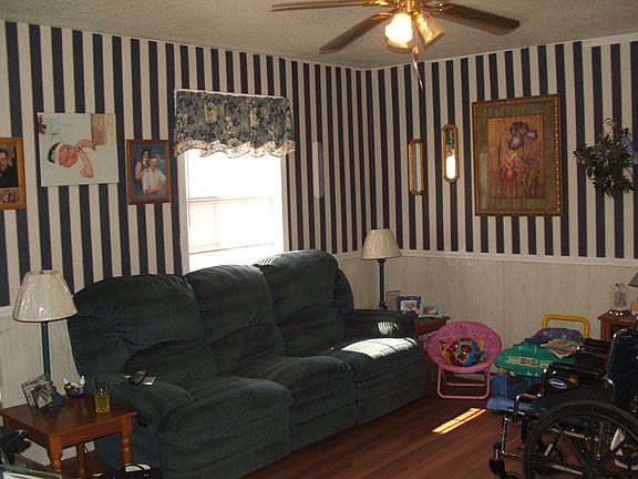 3rd image of 222 W 11th North St