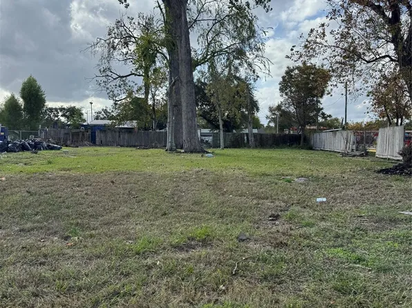 8605 Airline Dr, Houston, TX 77037