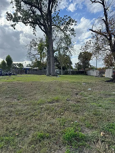 8605 Airline Dr Photo 1