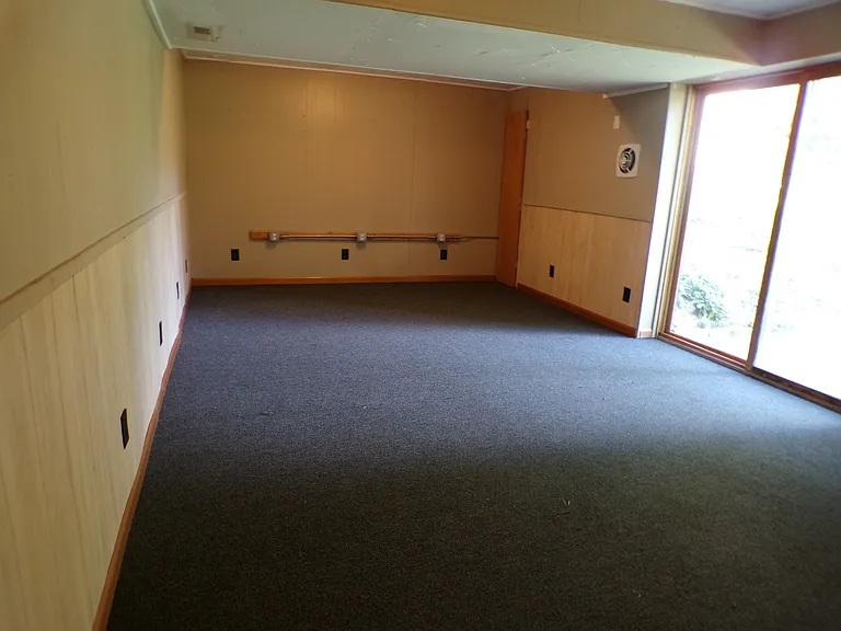 8087 Lansing Rd — Photo 15