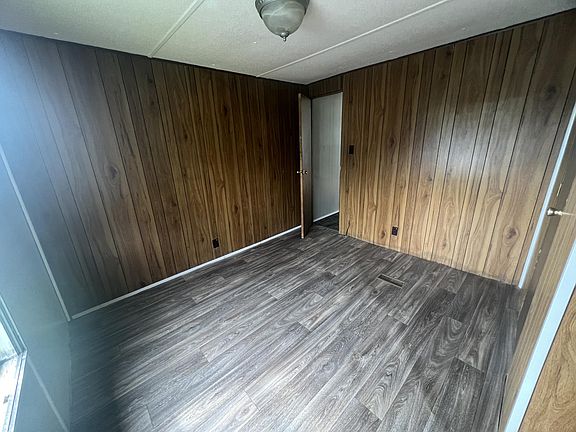 5th image of 221 Thor Ln