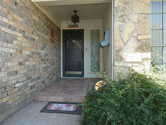 3rd image of 1362 Beechwood Ln