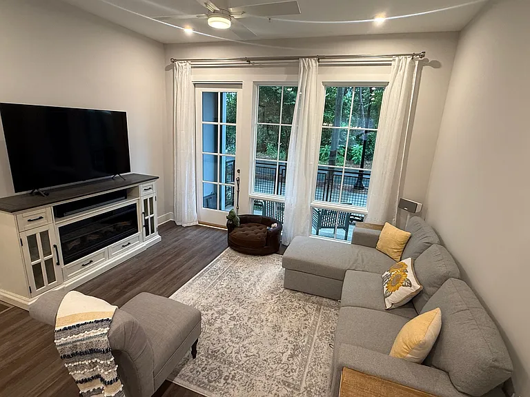 1294 Longreen Ter NW #4 — Photo 3