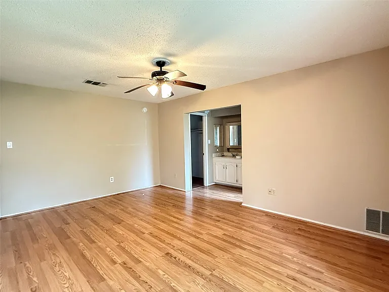 16439 Hickory Knoll Dr — Photo 5