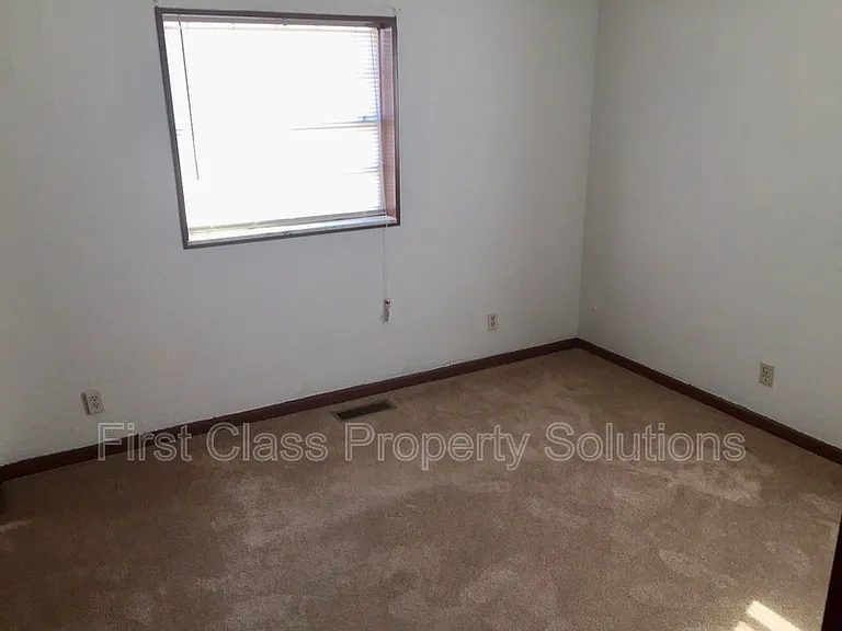 704 S Hadden Ave — Photo 5