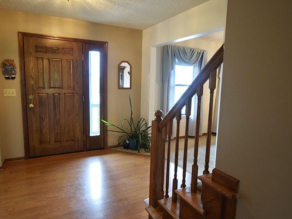 2nd image of 770 Hunters Glen Dr