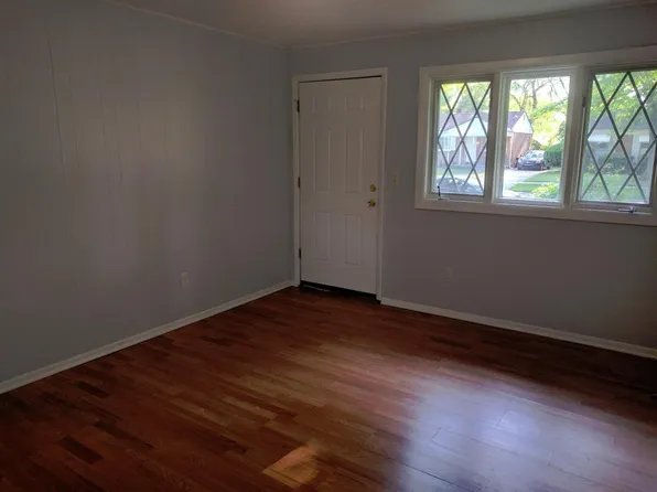 570 Calder Ave, Ypsilanti, MI 48198