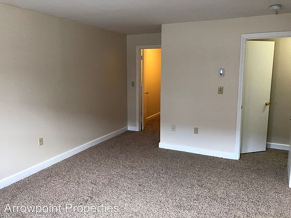 3rd image of 256 Essex St #2