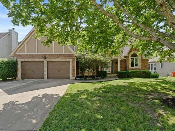 2020 NE Waterfield Dr, Blue Springs, MO 64014