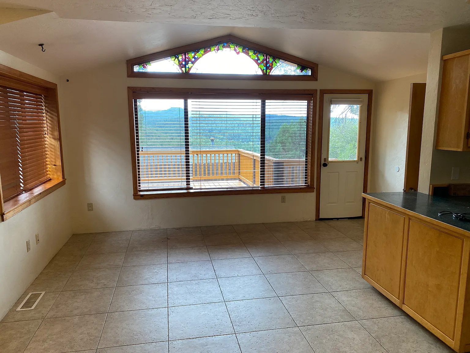 2 bed, 1.5 bath, 1350 sqft, $2,200 — Photo 4