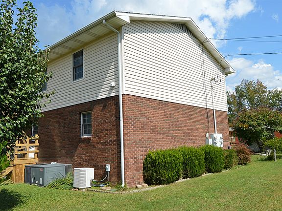 3rd image of 115 Hylander Dr