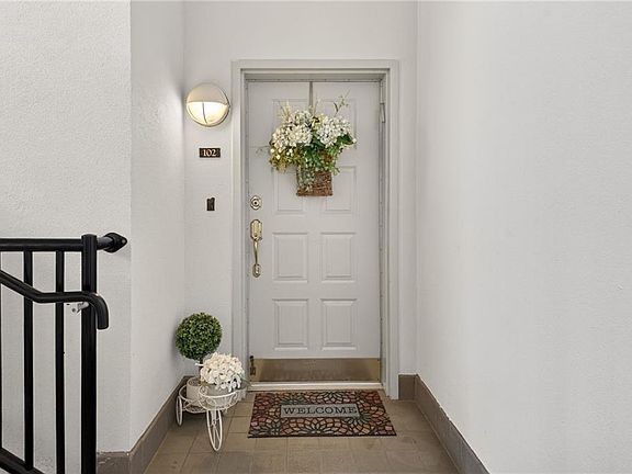 2nd image of 1280 Laskin Rd APT 102