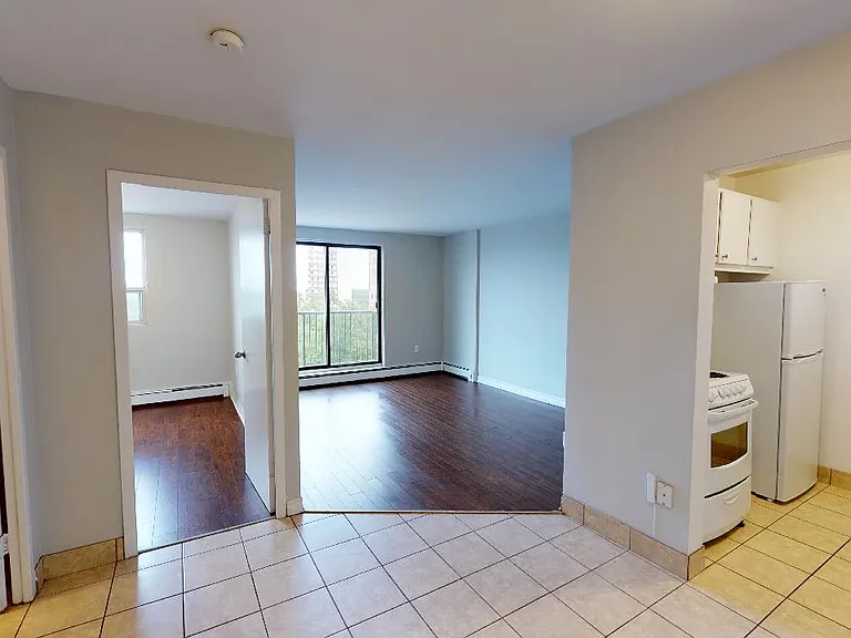 470 Dundas St — Photo 21