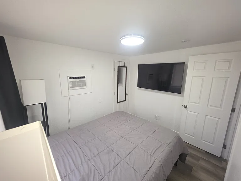 628 W 9th St #3 — Photo 8