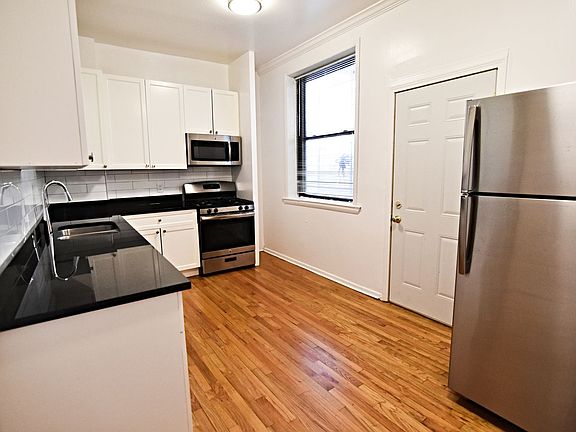 3rd image of 800-802 W Belmont Ave #802-2W