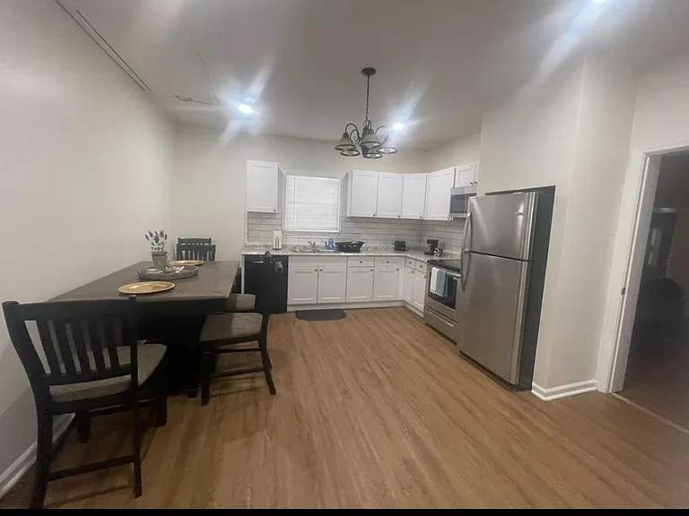 328 Jefferson St — Photo 4