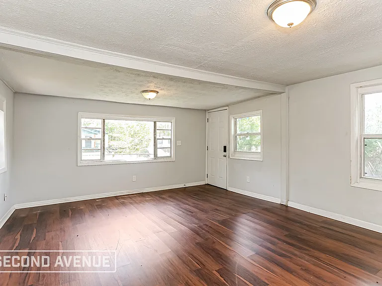 2939 W 6th St — Photo 4