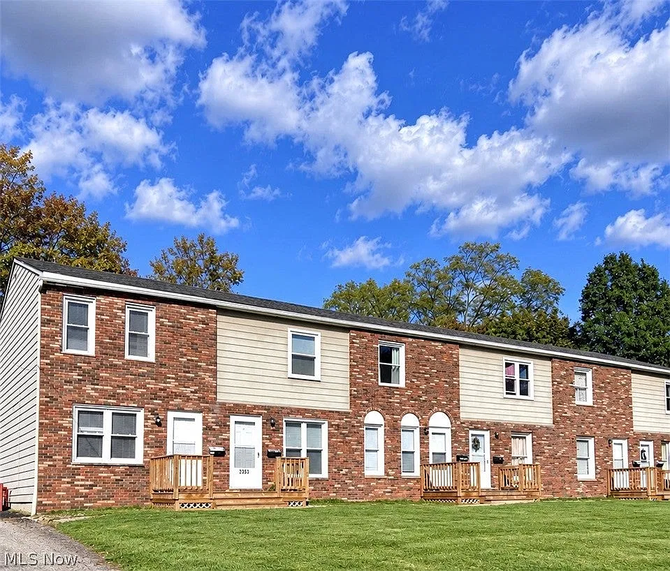 2 bed, 1.5 bath, 1000 sqft, $1,300 — Photo 1