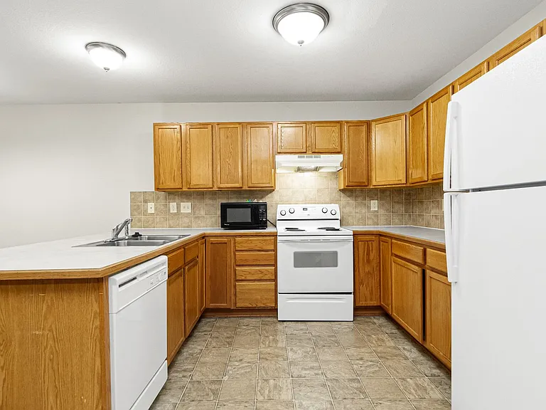 1104 Country Club Ln — Photo 8