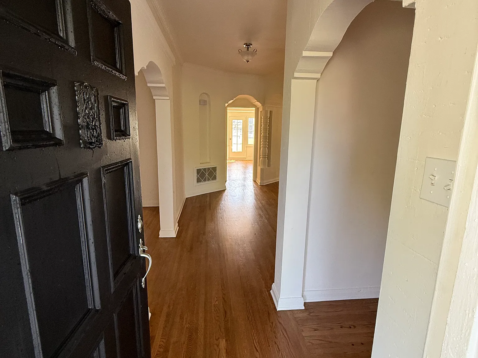 3 bed, 1912 sqft, $5,995 — Photo 3