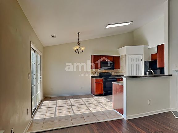 4th image of 4404 Wolf Run Dr