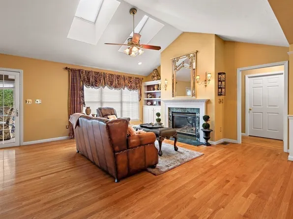 4 Deerfield Way, Westborough, MA 01581