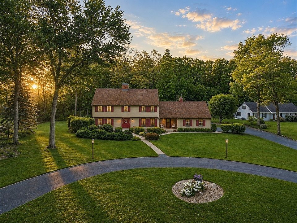 1st image of 48 Bradfield Dr