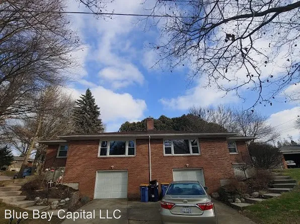 1670 Country Club Dr NE, Grand Rapids, MI 49505