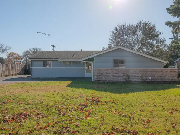 101 Edgehill Dr, Bolingbrook, IL 60440