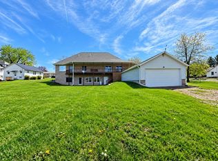 811 N Main St, Chariton, IA 50049