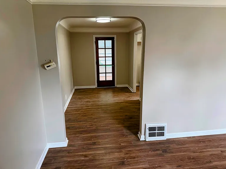 10806 Plymouth Ave — Photo 4