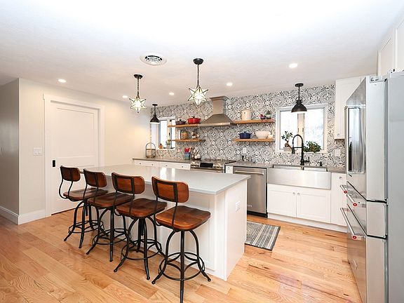 2nd image of 109 Wolomolopoag St